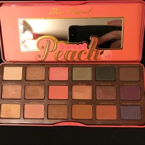 Too faced sweet peach eyeshadow pallet